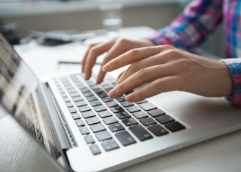 Experto en ciberseguridad: El peligro de aceptar condiciones sin leerlas