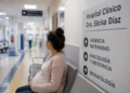 Madre denuncia presunta negligencia médica tras perder su útero y que su hija sufriera daño cerebral permanente