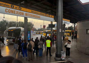 Alza en el combustible golpea al transporte público y reduce ganancias de conductores